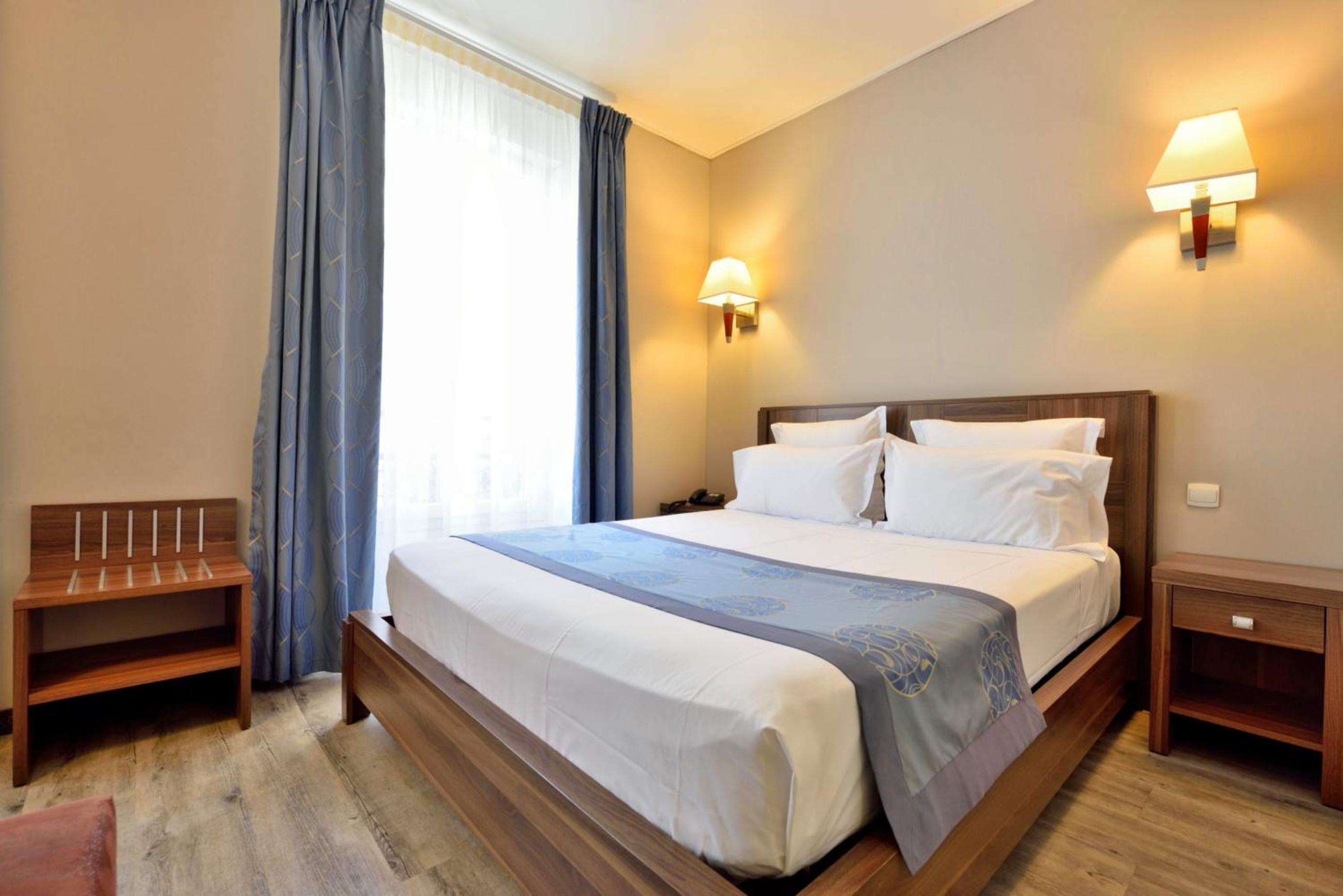 Standardna Dvokrevetna Soba s Bračnim Krevetom s Pogledom na Vrt u objektu Hotel Capitole