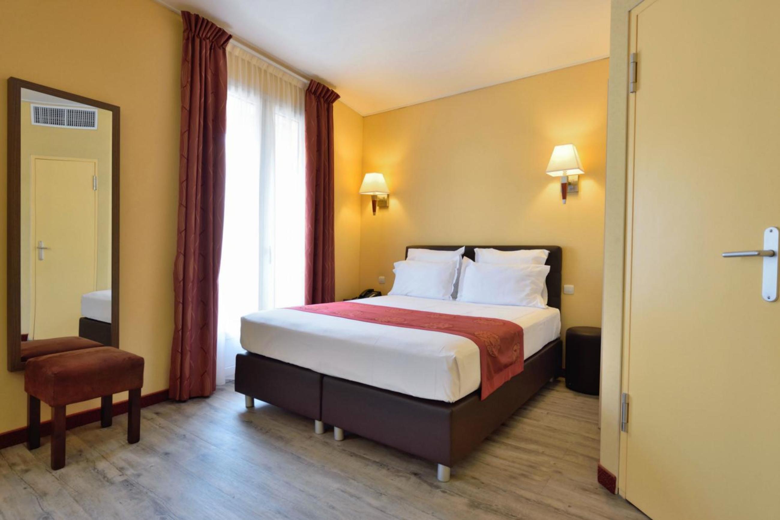 Superior Dvokrevetna Soba sa Bračnim Krevetom i Balkonom u objektu Hotel Capitole