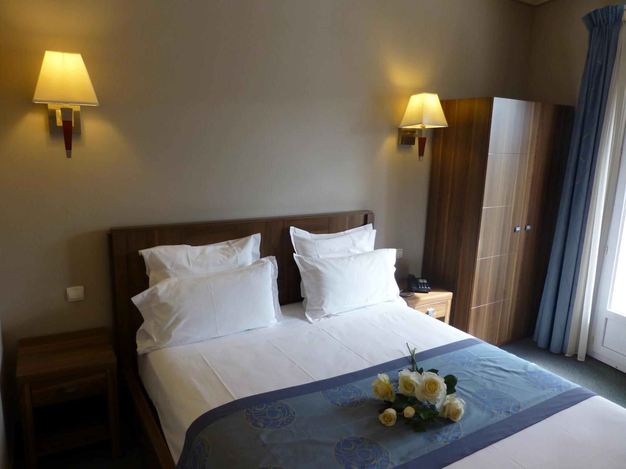Double Room with Balcony - Street Side u objektu Hotel Capitole